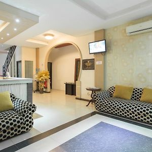 Oyo 663 Hotel Sejati